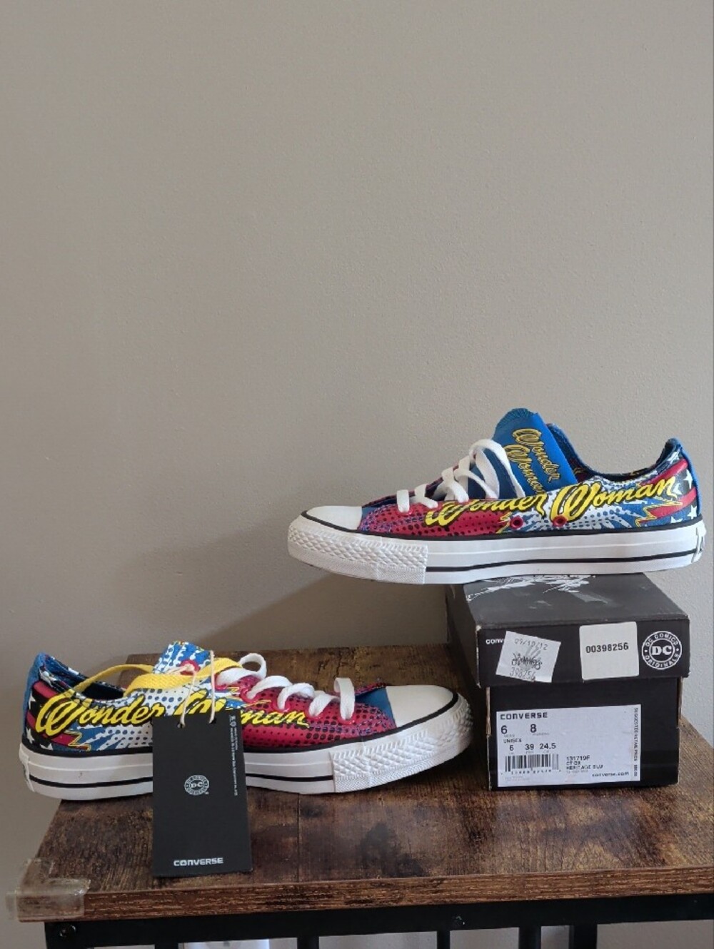 Converse Low-Top Sneakers in Blue, Red & Yellow — Wonder Woman Graphic - Picture 2 of 4